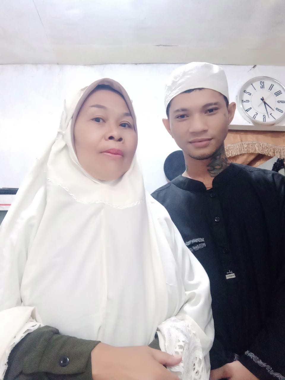 Ibu dan Devi yang merupakan korban mayat dalam toren. (Foto: Dok. Pri)