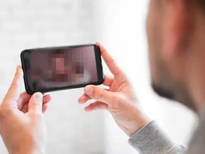 Ilustrasi pelajar kirim video persetubuhan ke orang tua pacar. (Foto: Istimewa)