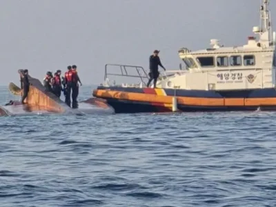 Dua WNI hilang dalam insiden kapal pukat terbalik di perairan Korea. (Foto: The Korea Times)