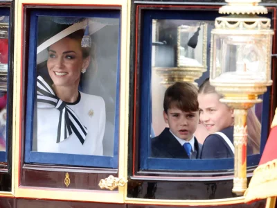 Kate Middleton di atas ketera kuda bersama Pangeran Louis dari Wales dan Putri Charlotte dari Wales selama Trooping the Colour, 15 Juni 2024, di London. (Getty Images/Chris Jackson)