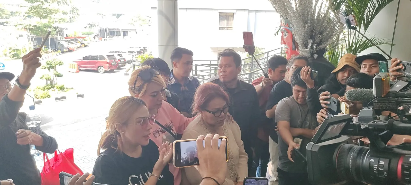 Keluarga Ngaku Kaget atas Penangkapan Virgoun Karena Narkoba