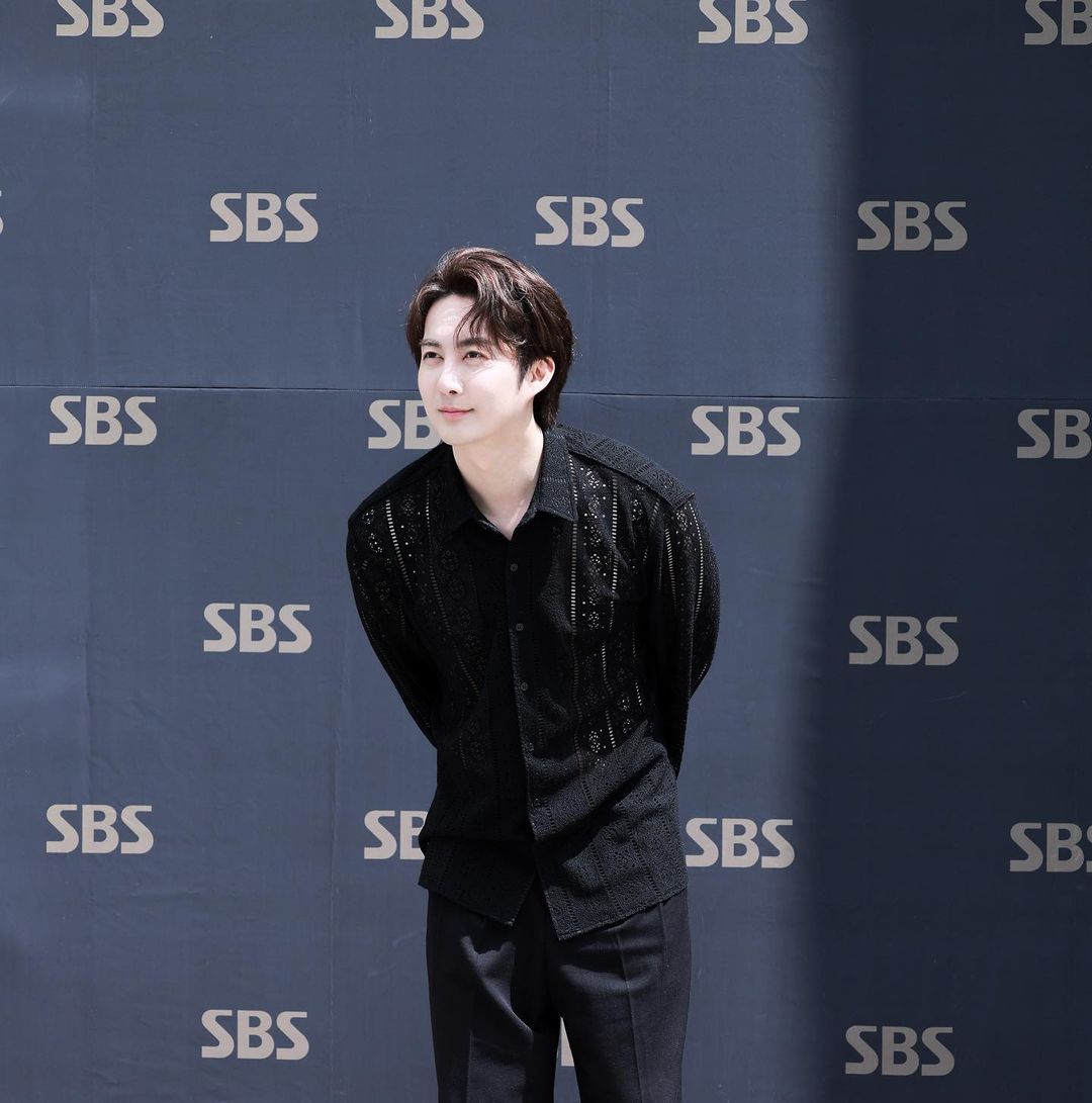 Mantan idol SS501, Kim Hyun Jun menjadi kurir. (Foto: instagram/hyungjunking)