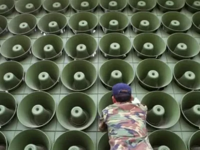 Korsel melakukan propaganda melalui pengeras suara raksasa yang memainkan lagi K-pop di perbatasan Korut. (Foto: Getty Images)