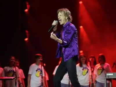 Penampilan panggung Mick Jagger yang tetap prima di usianya yang menginjak 80 tahun. (Foto: Instagram/@mickjagger)
