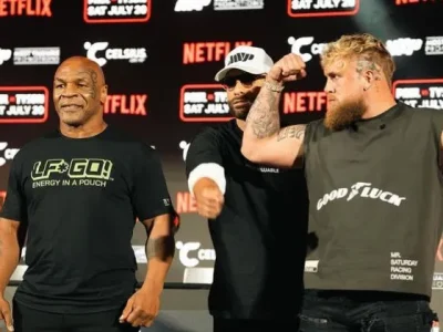 Pertarungan tinju yang mempertemukan Mike Tyson dan Jake Paul ditunda akibat maag Tyson kambuh. (Foto: Instagram/@miketyson)
