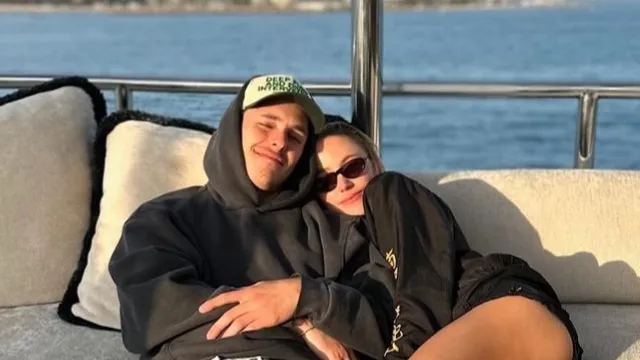 Cerai Dari Ariana Grande, Dalton Gomez Kencani Aktris Amerika Ini