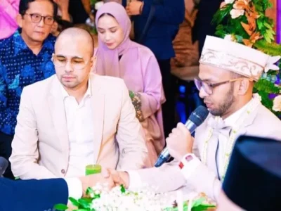 Raffi Ahmad saat menjadi saksi untuk akad nikah salah satu karyawannya. Foto: Dok. Instagram @raffinagita1717