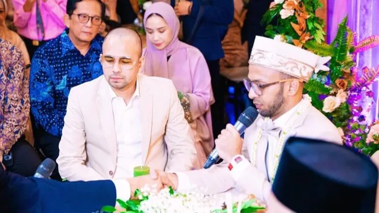Bos Baik! Raffi Ahmad Bayar Biaya Nikah Karyawan dan Beri Kado Umrah