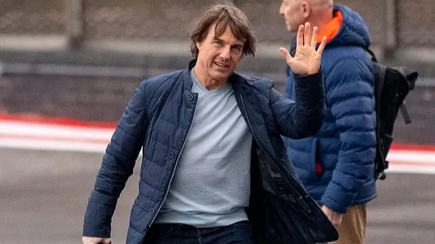 Lucunya Tom Cruise, Hampir Salah Masuk Ke Mobil PM Inggris
