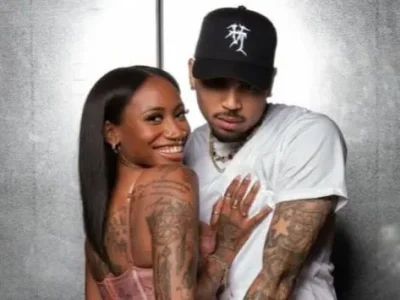 Fans Chris Brown bayar belasan juta demi foto bareng sang idola. Foto: Dok. X @DailyLoud