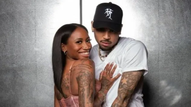 Demi Foto Pose Seksi, Fans Chris Brown Rela Bayar Belasan Juta Rupiah