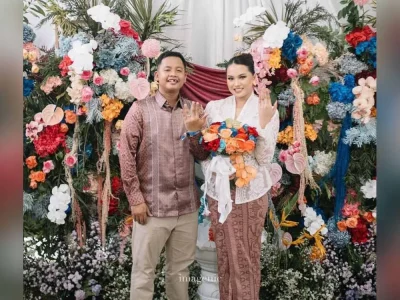 Dustin Tiffani dan Ditha Rizky Amalia resmi bertunangan (Foto: Instagram/jhonsss24)