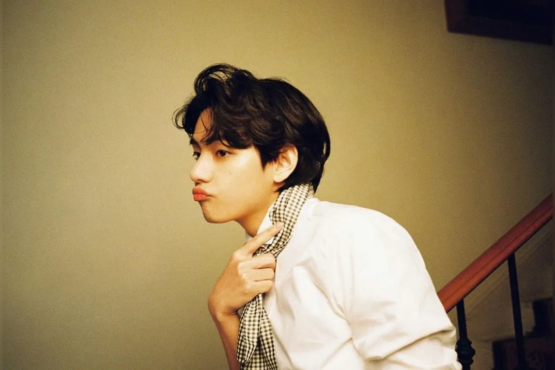 V BTS Tampil Gagah saat Tugas Militer, Terlihat Berwibawa!