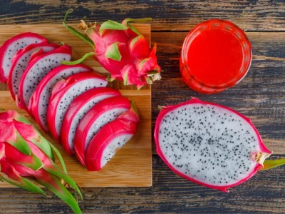 Kulit buah naga punya segudang manfaat untuk kesehatan dan kecantikan. Foto: Dok. Freepik