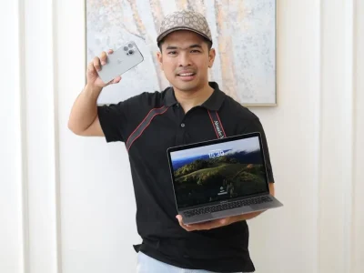 Bos PS Store, Putra Siregar, membagikan uang saku Rp100 ribu kepada para pelamar (Foto: Instagram/putrasiregarr17)