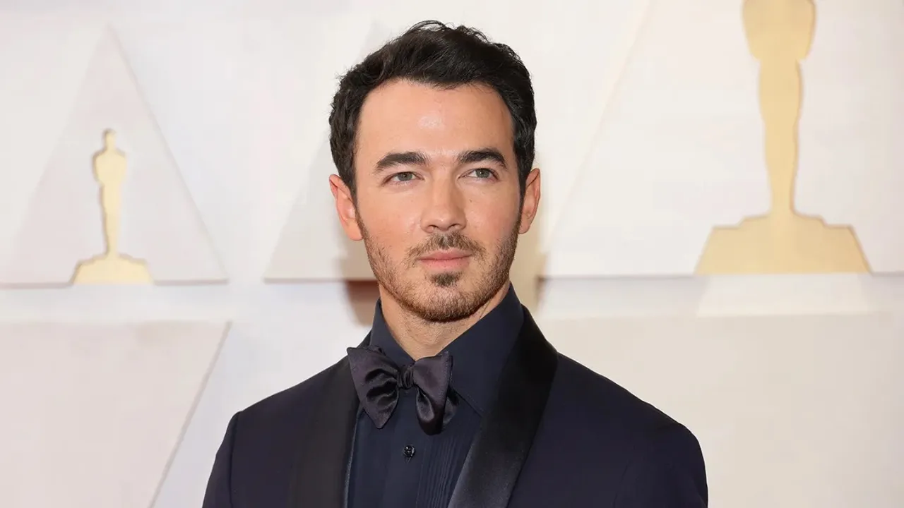 Kena Kanker Kulit, Kevin Jonas Jalani Operasi