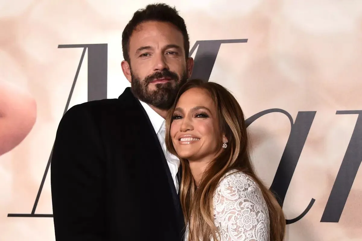 Jennifer Lopez dan Ben Affleck Jaga Jarak di Wisuda Anaknya