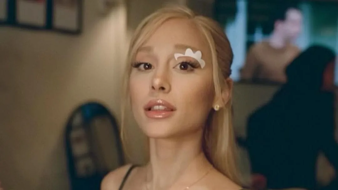 Ariana Grande Bakal Gabung Aplikasi Weverse Buatan HYBE