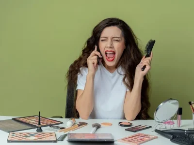 Buru-buru tapi pengen tetep kece? Ikuti 5 tips makeup kilat ini dan tunjukkan pesonamu di pagi yang super sibuk (Foto: stockking/freepik)