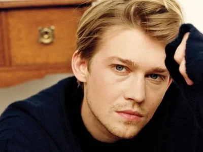 Joe Alwyn ungkap perasaannya putus dari Tayloy Swift setelah 6 tahun pacaran. Foto: Dok. Instagram @joe.alwyn