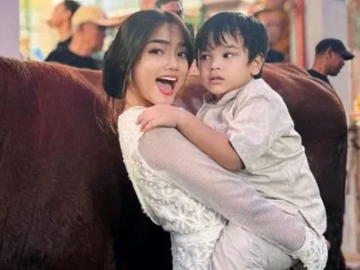 Keluarga Fuji dapat sumbangan hewan kurban kambing dari fanbase. Foto: Dok. Instagram @fuji_an