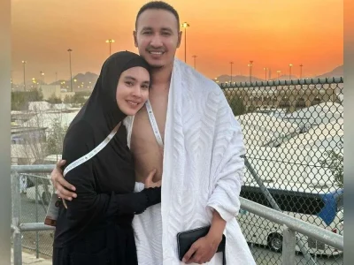Kartika Putri dan Habib Usman diserang netizen usai konten eskalator di Makkah (Foto: instagram/kartikaputriworld)