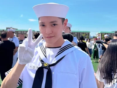 Taeyong NCT wamil jadi anggota angkatan laut. Foto: Dok. X @NCTsmtown
