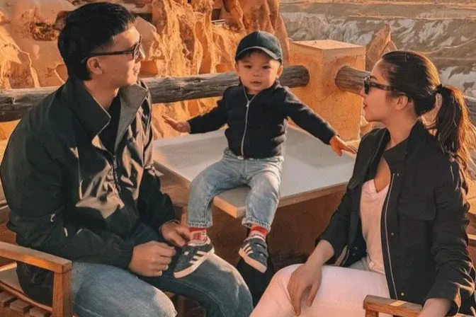Meski Masih Kecil, Baby Issa Ingin Bayari Dinner Ayah