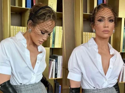 Jennifer Lopez tertangkap kamera terbang di kelas ekonomi (Foto: instagram/jlo)