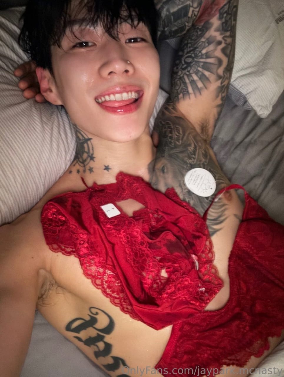 Unggahan Park Jaebeom di akun OnlyFans miliknya. Foto: Dok. X @naevisualizer