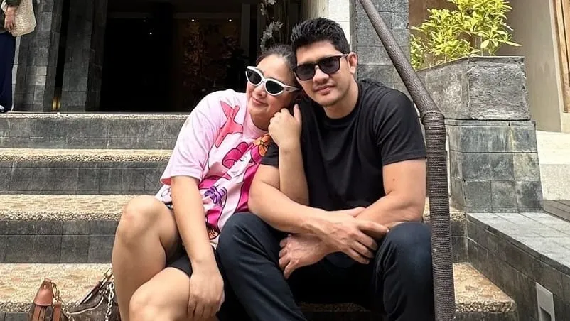 Audy Bagikan Foto Bareng Iko Uwais, Rayakan Ultah Pernikahan Ke-12