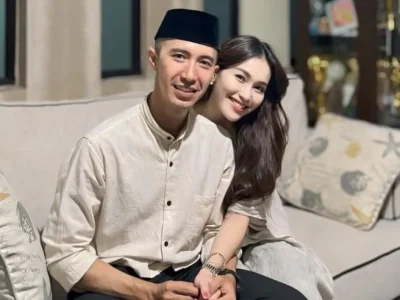 Ayu Ting Ting bersama Lettu Fardhana saat rayakan lebaran. Foto: Dok. Instagram @ayutingting92