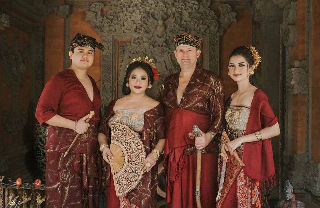 Keluarga Sarah Menzel asli Bali. Foto: Dok. Instagram @ssarah_menzel