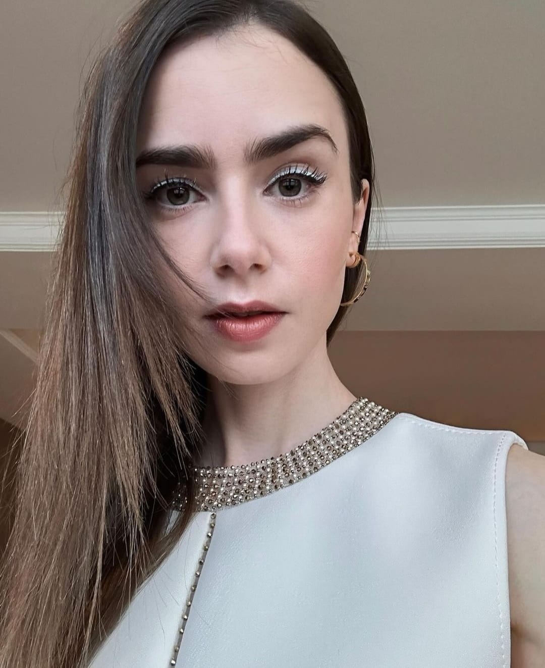 Natural Bushy Brows Lilly Collins. Foto: Dok. Instagram @lilyjcollins