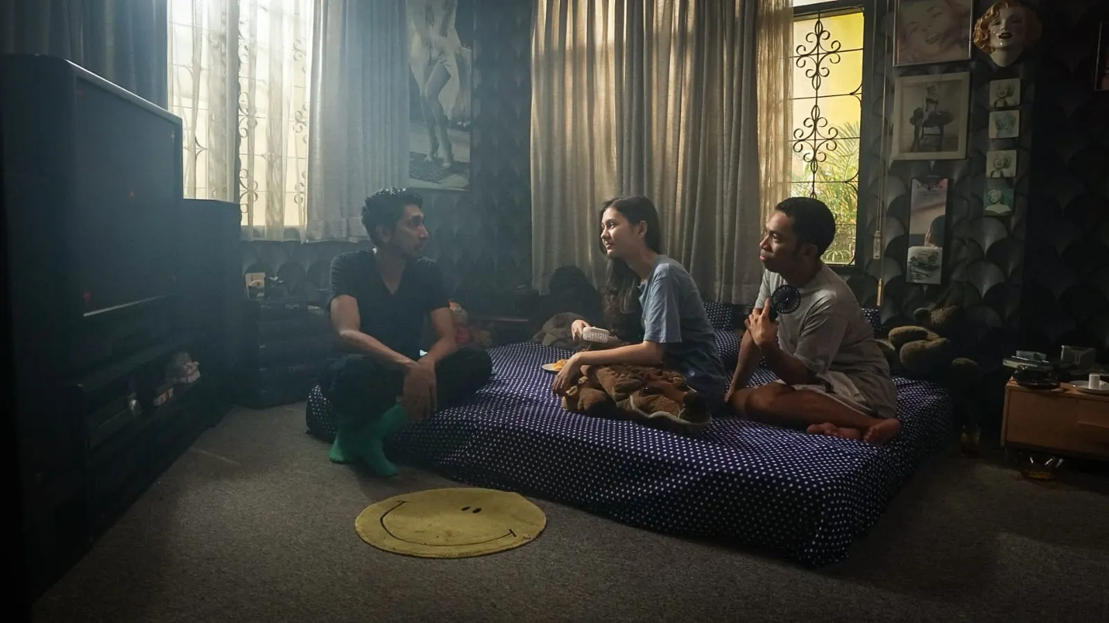 Zoe Abbas Seharian di Kamar Nike Ardilla