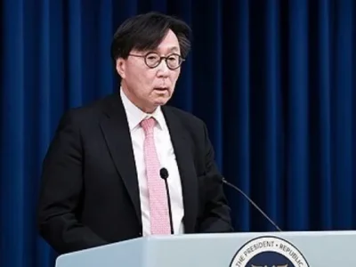 SOAL BALON SAMPAH: Penasihat Keamanan Nasional Korsel Chang Ho-jin berbicara pada Konferensi pers di kantor kepresidenan di Seoul, Minggu (2/6/2024). (Foto: Yonhap)