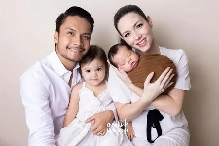 ⁠Kisah Randy Pangalila yang Kenal Istri Bulenya Lewat Instagram