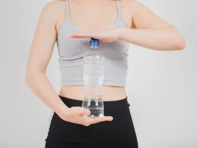 Diet air putih dipercaya ampuh turunkan berat badan dengan cepat tapi waspada risikonya (Foto: Freepik)