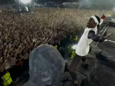 Konser rapper Travis Scott di Milan, Italia membuat heboh warga setempat. 80 ribu penonton yang memadati area konser, membuat Milan bergetar. (Foto: Instagram/Travis Scott)