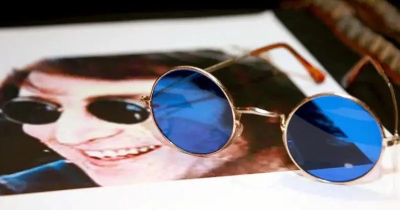 Kacamata John Lennon dan 33 Foto The Beatles Akan Dilelang