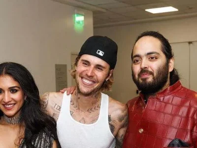 Justin Bieber (tengah) bersama dua mempelai asal India, yakni Anant Ambani (kanan) dan Radhika Merchant (kiri). Foto : Instagram/justinbieber