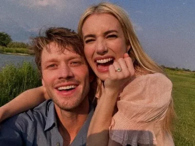 Emma Roberts memamerkan cincin pertunangan dengan Cody John, Foto : Instagram/emmaroberts