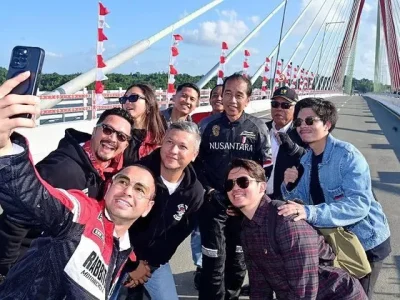 KUNJUNGI IKN: Potret Jokowi dengan sejumlah artis dan influencer. Foto : Instagram/jokowi