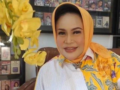 Penyanyi senior Hetty Koes Endang disomasi oleh pencipta lagu 'Kasih', Richard Kyoto. (Foto: Instagram/hke57)
