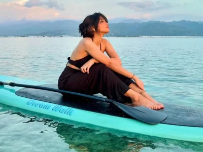 Inspirasi outfit Fuji yang cocok bagi wanita bertubuh mungil. (Foto: Instagram/fuji_an)