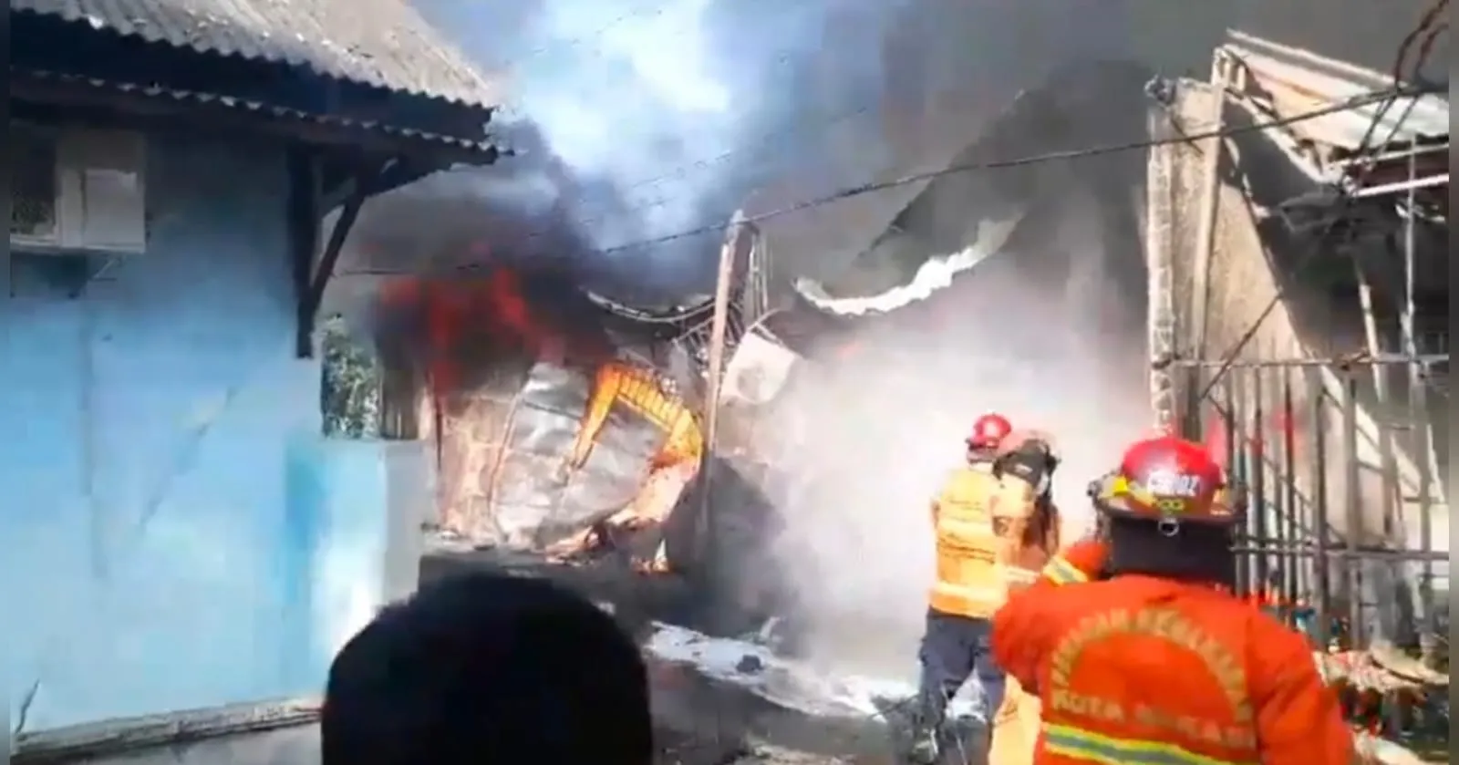 Rumah Terbakar, Satu Keluarga Tewas Terjebak di Kamar Mandi