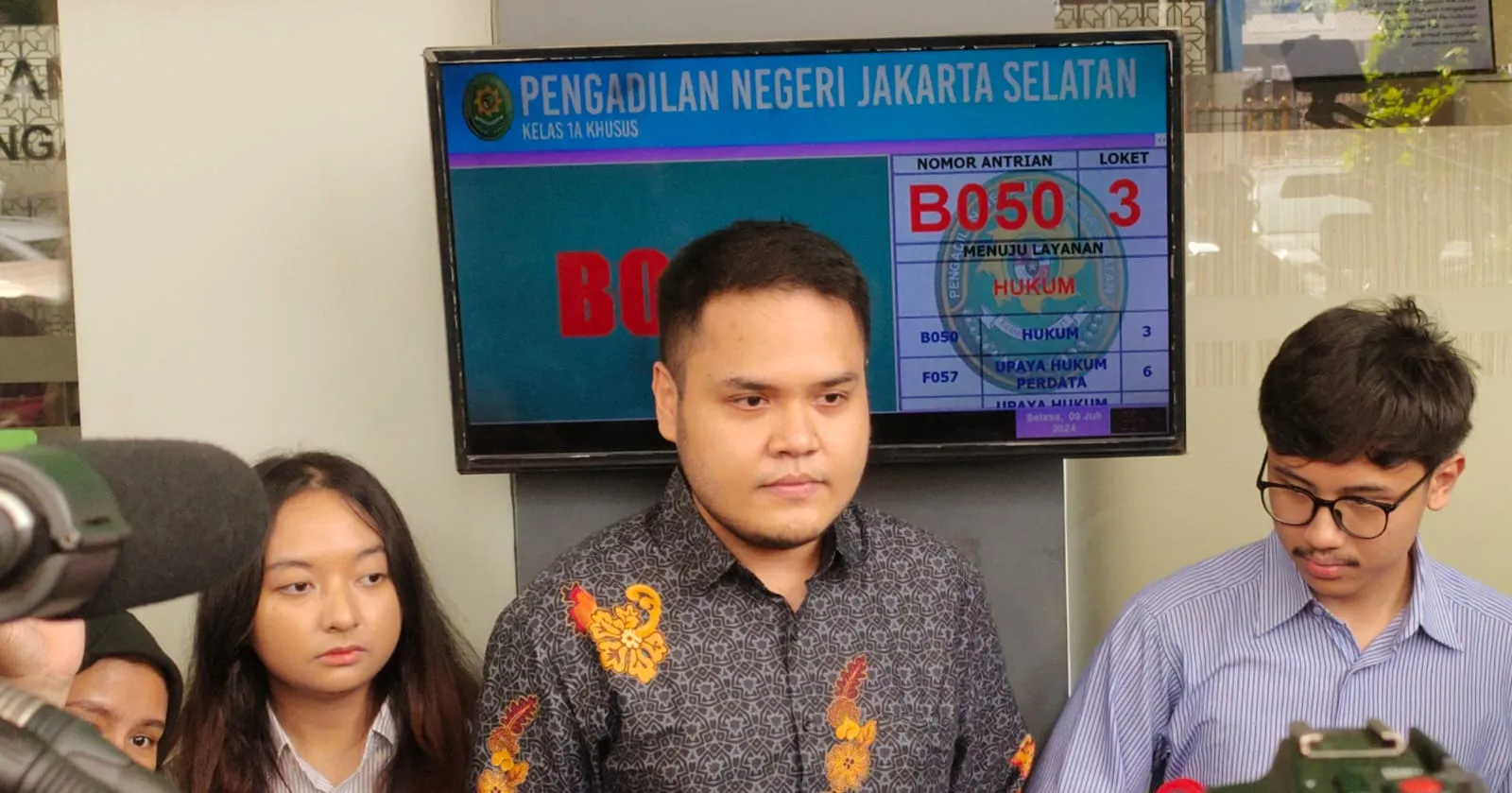 Ruben Onsu-Sarwendah Tak Hadiri Sidang Perdana Perceraian