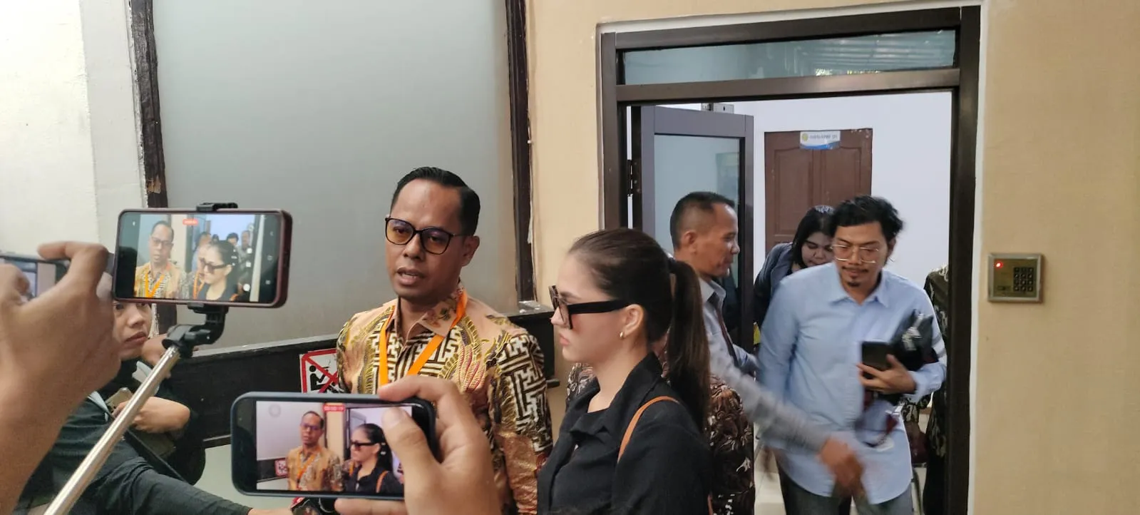 Tak Beri Nafkah dan Sering Mabuk, JeLo Gugat Cerai Sexy Goath