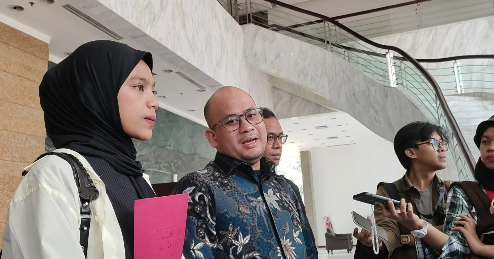 Keluarga Dini Laporkan Hakim yang Vonis Bebas Ronald Tannur ke Badan Pengawas Mahkamah Agung