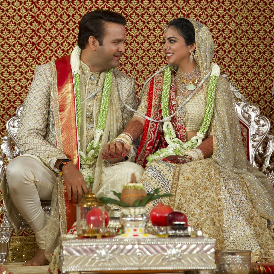 Isha Ambani dan Anand Piramal. Foto: Dok. Vogue India